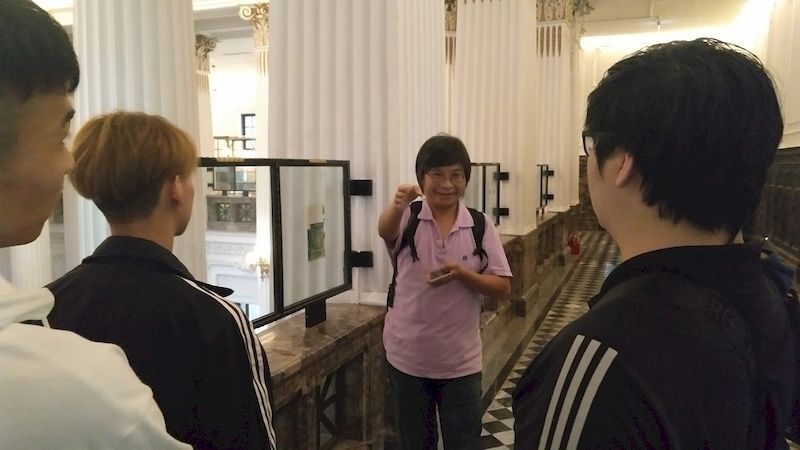 107-2「馬偕的自然課」李中傑老師跟學生們講解台灣博物館和臺灣歷史圖片